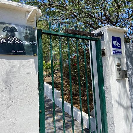 Apartamento Les Pieds Dans L'Eau ! Saint-Gilles-les-Bains Exterior foto